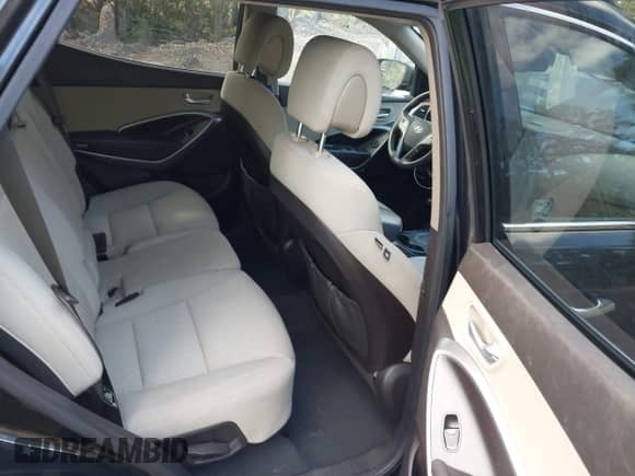 2016 Hyundai Santa Fe с VIN 5XYZU3LBXGG371746, выставлен на аукционе IAAI как лот 43396831 с пробегом 146 546 миль миль и . История ставок и продаж доступна на DreamBid. Изображение 8.