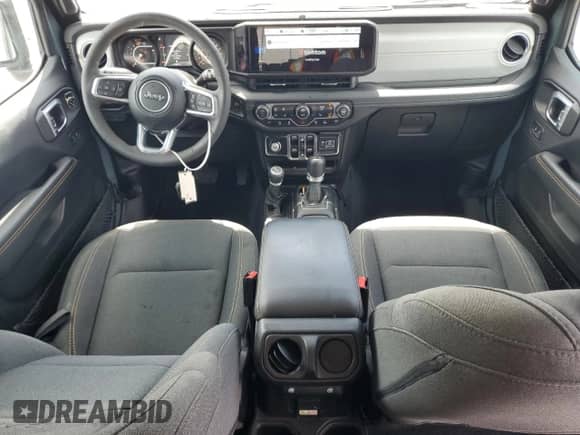 2024 Jeep Wrangler Sahara z VIN 1C4PJXEN4RW151216, wystawiony jako Copart lot #61388855 z przebiegiem 47 389 mil mil oraz Szkoda całkowita • Salvage title. Historia ofert i sprzedaży dostępna na DreamBid. Obrazek 8.