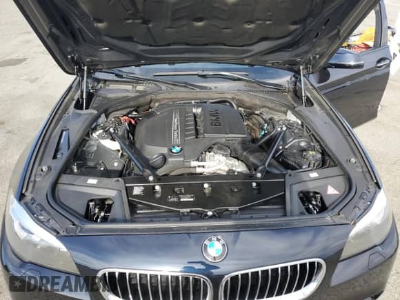 2015 BMW 5 Series 535i с VIN WBA5B1C52FG128167, выставлен на аукционе Copart как лот 70585355 с пробегом 42 932 миль миль и Списание • Salvage title. История ставок и продаж доступна на DreamBid. Изображение 11.