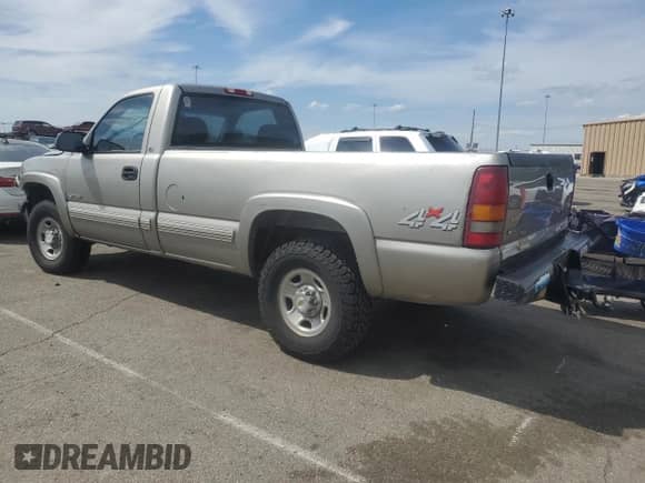 2000 Chevrolet Silverado 2500 with VIN 1GCGK24U6YE148296, listed as a Copart auction lot 57440225 with 160,860 mi miles and Salvage title. Bid and sale history available at DreamBid. Image 2.