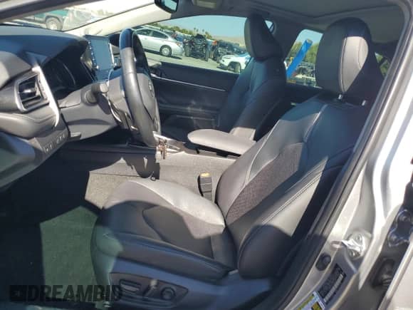 2023 Toyota Camry Hybrid XSE с VIN 4T1K31AKXPU609407, выставлен на аукционе Copart как лот 66486835 с пробегом 26 892 миль миль и Списание • Salvage title. История ставок и продаж доступна на DreamBid. Изображение 7.