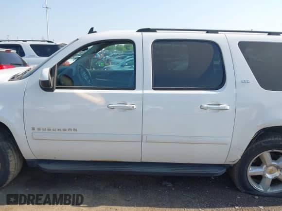 2007 Chevrolet Suburban LT с VIN 3GNFK16397G116032, выставлен на аукционе IAAI как лот 42391864 с пробегом 226 280 миль миль и . История ставок и продаж доступна на DreamBid. Изображение 14.