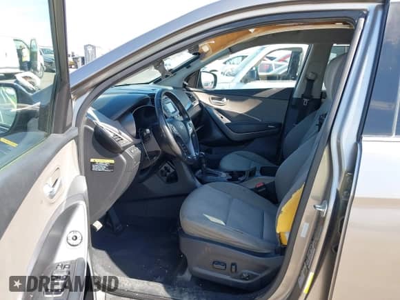 2014 Hyundai Santa Fe с VIN 5XYZU3LB6EG128660, выставлен на аукционе IAAI как лот 42999316 с пробегом 184 868 миль миль и . История ставок и продаж доступна на DreamBid. Изображение 5.