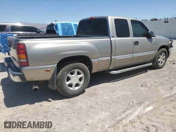 2003 GMC Sierra 1500 SLE with VIN 2GTEC19T731131936, listed as a Copart auction lot 66722825 with 189,340 mi miles and Salvage title. Bid and sale history available at DreamBid. Image 3.