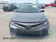 2020 Toyota Camry LE z VIN 4T1C11AK2LU999892, wystawiony jako IAAI lot #43225624 z przebiegiem Nie podano mil oraz . Historia ofert i sprzedaży dostępna na DreamBid. Obrazek 12.