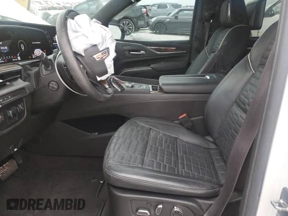 2023 Cadillac Escalade RWD Sport Platinum с VIN 1GYS3GKLXPR495615, выставлен на аукционе Copart как лот 87483964 с пробегом 14 214 миль миль и Списание • Salvage title. История ставок и продаж доступна на DreamBid. Изображение 7.