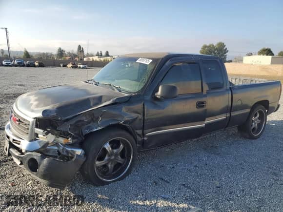 2005 GMC Sierra 1500 SLT with VIN 1GTEC19T05Z103986, listed as a Copart auction lot 88883195 with 279,168 mi miles and Salvage title. Bid and sale history available at DreamBid. Image 1.
