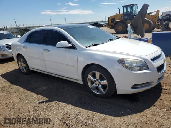 2012 Chevrolet Malibu 2LT z VIN 1G1ZD5EU9CF330038, wystawiony jako Copart lot #70418315 z przebiegiem 153 407 mil mil oraz Czysty tytuł • Clean title. Historia ofert i sprzedaży dostępna na DreamBid. Obrazek 4.