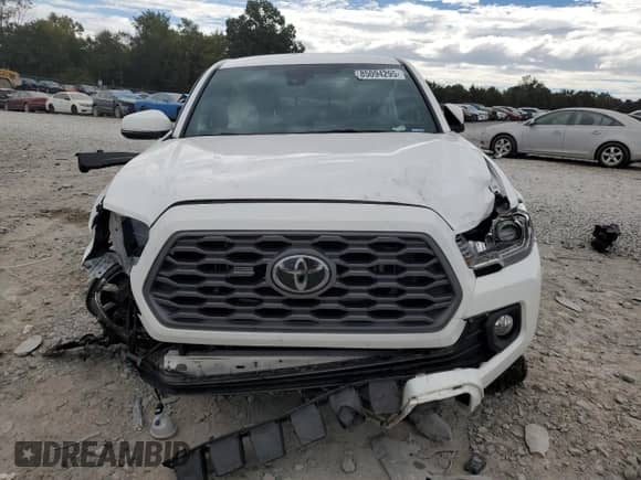 2022 Toyota Tacoma TRD Off Road with VIN 3TYCZ5AN4NT099666, listed as a Copart auction lot 85094295 with 45,880 mi miles and Salvage title. Bid and sale history available at DreamBid. Image 5.