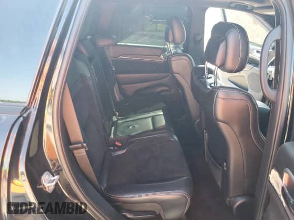 2017 Jeep Grand Cherokee SRT z VIN 1C4RJFDJ5HC957079, wystawiony jako Copart lot #61977395 z przebiegiem 144 029 mil mil oraz Czysty tytuł • Clean title. Historia ofert i sprzedaży dostępna na DreamBid. Obrazek 10.