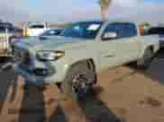 2023 Toyota Tacoma SR z VIN 3TMCZ5AN9PM626034, wystawiony jako IAAI lot #43517093 z przebiegiem 35 131 mil mil oraz . Historia ofert i sprzedaży dostępna na DreamBid. Obrazek 17.