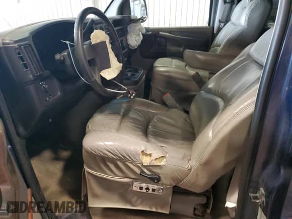 2003 Chevrolet Express Cargo YF7 Upfitter with VIN 1GBFG15T331238250, listed as a Copart auction lot 49681105 with 269,438 mi miles and Salvage title. Bid and sale history available at DreamBid. Image 7.