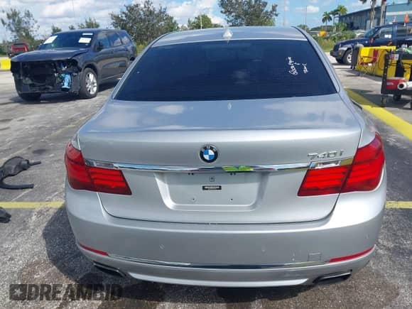 2014 BMW 7 Series 740i с VIN WBAYA6C57ED144345, выставлен на аукционе IAAI как лот 43485041 с пробегом Не указан миль и . История ставок и продаж доступна на DreamBid. Изображение 17.