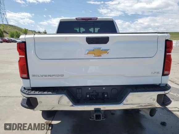 2024 Chevrolet Silverado 3500HD LTZ z VIN 2GC4YUEY8R1110960, wystawiony jako Copart lot #56709485 z przebiegiem 29 534 mil mil oraz Szkoda całkowita • Salvage title. Historia ofert i sprzedaży dostępna na DreamBid. Obrazek 6.