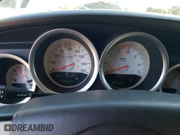 2006 Dodge Magnum R/T with VIN 2D4GV57296H252437, listed as a Copart auction lot 70065884 with 243,487 mi miles and Salvage title. Bid and sale history available at DreamBid. Image 9.