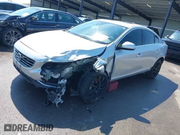 2016 Volvo S60 T5 Premier с VIN YV1612TKXG2401242, выставлен на аукционе IAAI как лот 42759766 с пробегом 98 822 миль миль и . История ставок и продаж доступна на DreamBid. Изображение 18.