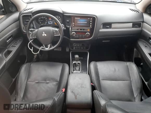 2019 Mitsubishi Outlander ES z VIN JA4AZ3A38KZ026682, wystawiony jako Copart lot #82217935 z przebiegiem 99 115 mil mil oraz Nie do naprawy • Non repairable. Historia ofert i sprzedaży dostępna na DreamBid. Obrazek 8.