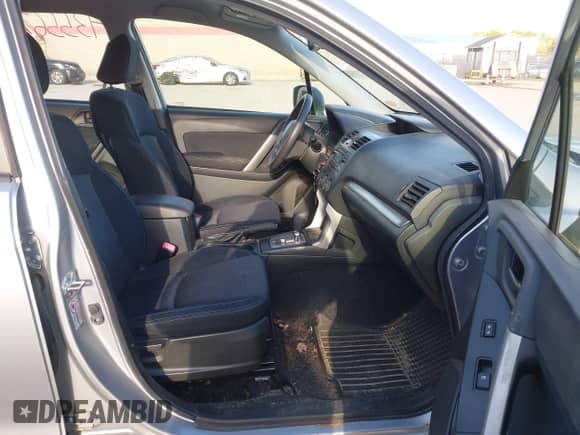 2015 Subaru Forester 2.5i z VIN JF2SJABC0FH433705, wystawiony jako IAAI lot #43556756 z przebiegiem 130 327 mil mil oraz . Historia ofert i sprzedaży dostępna na DreamBid. Obrazek 5.