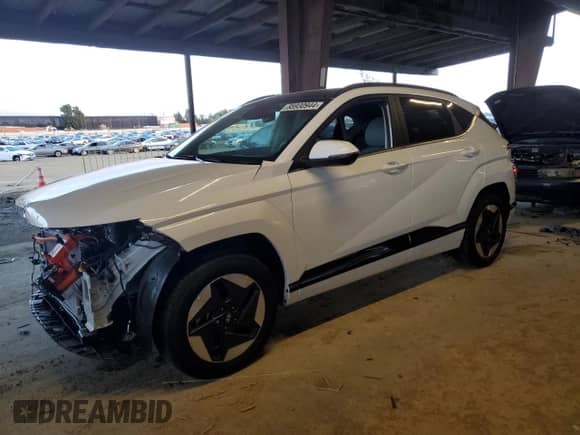 2024 Hyundai Kona Limited z VIN KM8HE3A61RU014578, wystawiony jako Copart lot #85930944 z przebiegiem 1 796 mil mil oraz Szkoda całkowita • Salvage title. Historia ofert i sprzedaży dostępna na DreamBid. Obrazek 1.