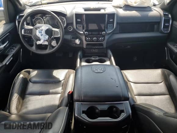 2024 Ram 1500 Laramie z VIN 1C6RREJT7RN218947, wystawiony jako Copart lot #64405115 z przebiegiem 32 634 mil mil oraz Czysty tytuł • Clean title. Historia ofert i sprzedaży dostępna na DreamBid. Obrazek 8.