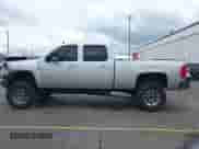 2011 Chevrolet Silverado 2500HD LTZ z VIN 1GC1KYC82BF178510, wystawiony jako IAAI lot #42248731 z przebiegiem 292 024 mil mil oraz . Historia ofert i sprzedaży dostępna na DreamBid. Obrazek 14.