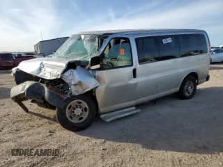 2011 Chevrolet Express Passenger 1LS с VIN 1GAWGPFA0B1162893, выставлен на аукционе Copart как лот 82565714 с пробегом Не указан миль и Списание • Salvage title. История ставок и продаж доступна на DreamBid. Изображение 1.