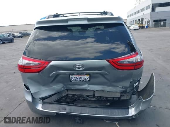 2020 Toyota Sienna XLE Auto Access Seat z VIN 5TDYZ3DCXLS077992, wystawiony jako IAAI lot #43121671 z przebiegiem 62 792 mil mil oraz . Historia ofert i sprzedaży dostępna na DreamBid. Obrazek 17.