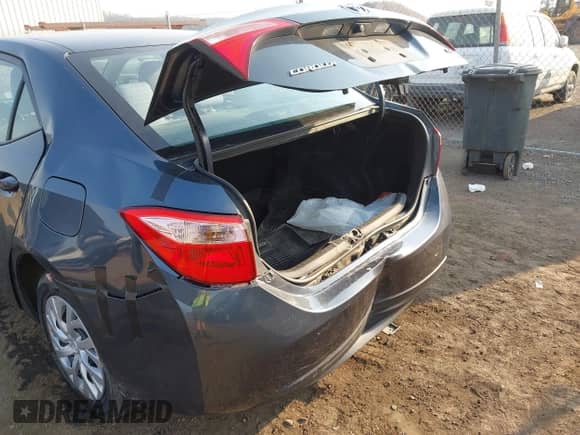 2019 Toyota Corolla L с VIN 2T1BURHE1KC156185, выставлен на аукционе IAAI как лот 43170091 с пробегом 90 544 миль миль и . История ставок и продаж доступна на DreamBid. Изображение 6.