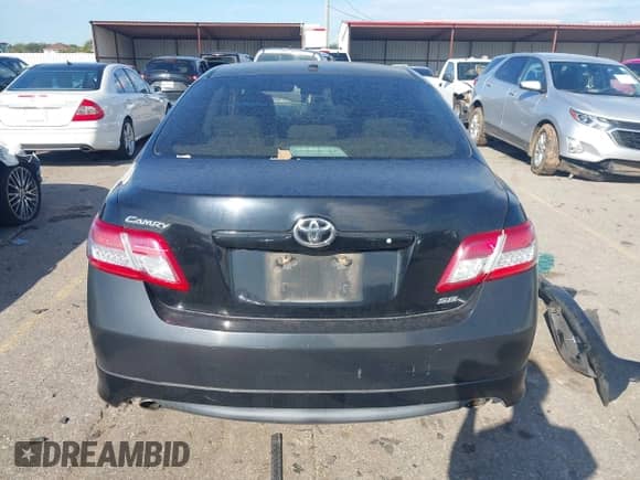 2011 Toyota Camry LE z VIN 4T1BF3EK5BU744476, wystawiony jako IAAI lot #43295983 z przebiegiem 164 993 mil mil oraz . Historia ofert i sprzedaży dostępna na DreamBid. Obrazek 16.