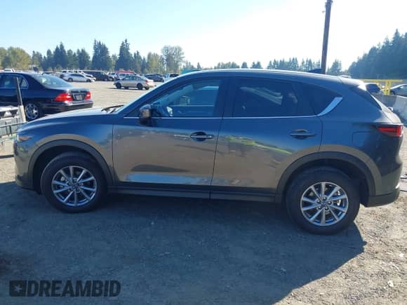 2023 Mazda CX-5 S Carbon Edition z VIN JM3KFBCM6P0143148, wystawiony jako IAAI lot #43382486 z przebiegiem 22 099 mil mil oraz . Historia ofert i sprzedaży dostępna na DreamBid. Obrazek 14.