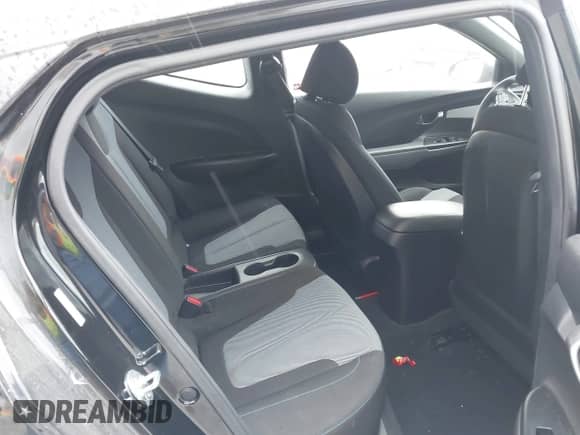 2019 Hyundai Veloster 2.0 with VIN KMHTG6AF3KU011242, listed as a IAAI auction lot 43470980 with 84,132 mi miles and . Bid and sale history available at DreamBid. Image 8.