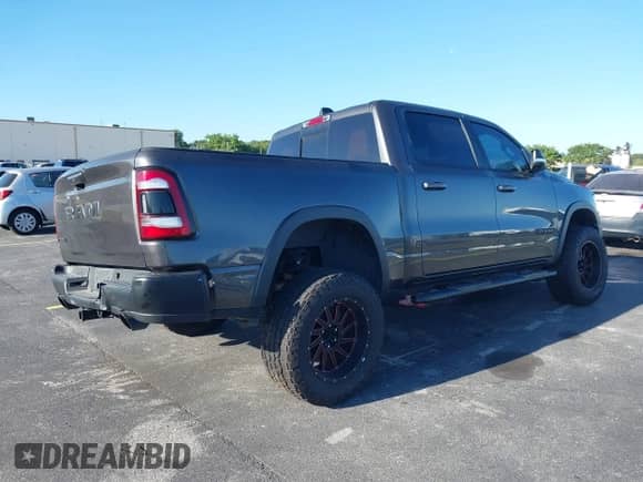 2019 Ram 1500 Rebel z VIN 1C6RRELT8KN549233, wystawiony jako IAAI lot #41830807 z przebiegiem 110 335 mil mil oraz . Historia ofert i sprzedaży dostępna na DreamBid. Obrazek 4.