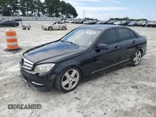 2011 Mercedes-Benz C 300 Sport z VIN WDDGF8BB2BR144096, wystawiony jako Copart lot #69937685 z przebiegiem 213 657 mil mil oraz Czysty tytuł • Clean title. Historia ofert i sprzedaży dostępna na DreamBid. Obrazek 1.