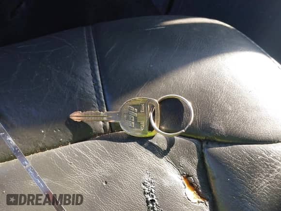 2002 Chevrolet Silverado 1500HD LS z VIN 1GCGK13U62F241428, wystawiony jako IAAI lot #42536231 z przebiegiem 215 016 mil mil oraz . Historia ofert i sprzedaży dostępna na DreamBid. Obrazek 11.