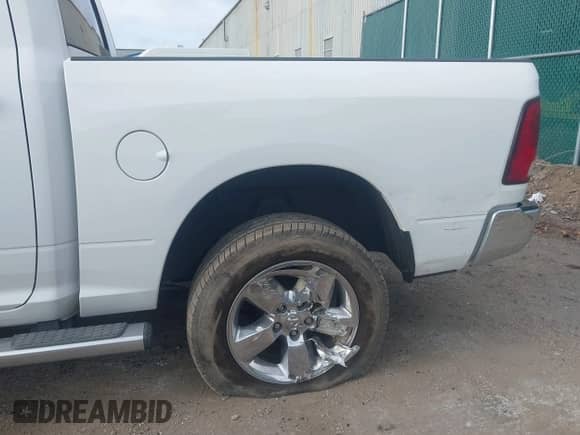 2017 Ram 1500 Big Horn z VIN 1C6RR7LG9HS546785, wystawiony jako IAAI lot #42745929 z przebiegiem 124 865 mil mil oraz . Historia ofert i sprzedaży dostępna na DreamBid. Obrazek 6.