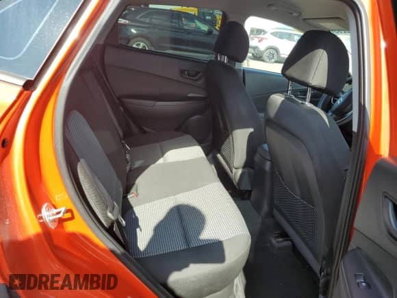 2020 Hyundai Kona SE z VIN KM8K1CAAXLU426379, wystawiony jako Copart lot #71846205 z przebiegiem Nie podano mil oraz Szkoda całkowita • Salvage title. Historia ofert i sprzedaży dostępna na DreamBid. Obrazek 10.