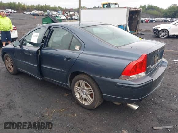2009 Volvo S60 2.5T with VIN YV1RS592292733777, listed as a IAAI auction lot 42737043 with 213,433 mi miles and . Bid and sale history available at DreamBid. Image 3.