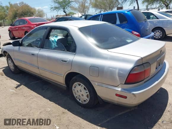 1997 Honda Accord Value с VIN 1HGCD568XVA186788, выставлен на аукционе IAAI как лот 42591510 с пробегом 155 802 миль миль и . История ставок и продаж доступна на DreamBid. Изображение 3.