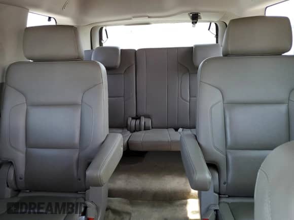 2017 Chevrolet Tahoe Premier z VIN 1GNSKCKC6HR241670, wystawiony jako Copart lot #71445705 z przebiegiem 107 021 mil mil oraz Szkoda całkowita • Salvage title. Historia ofert i sprzedaży dostępna na DreamBid. Obrazek 10.