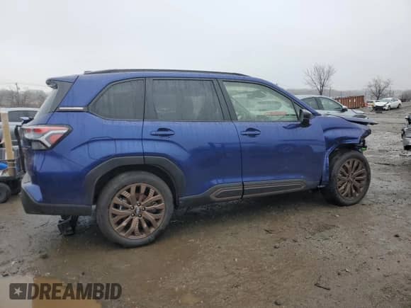 2025 Subaru Forester z VIN JF2SLDFC9SH420113, wystawiony jako Copart lot #80145974 z przebiegiem 1 270 mil mil oraz Szkoda całkowita • Salvage title. Historia ofert i sprzedaży dostępna na DreamBid. Obrazek 3.