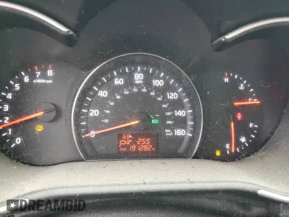 2014 Kia Sorento LX с VIN 5XYKT3A60EG494964, выставлен на аукционе Copart как лот 70172065 с пробегом 191 282 миль миль и Списание • Salvage title. История ставок и продаж доступна на DreamBid. Изображение 9.