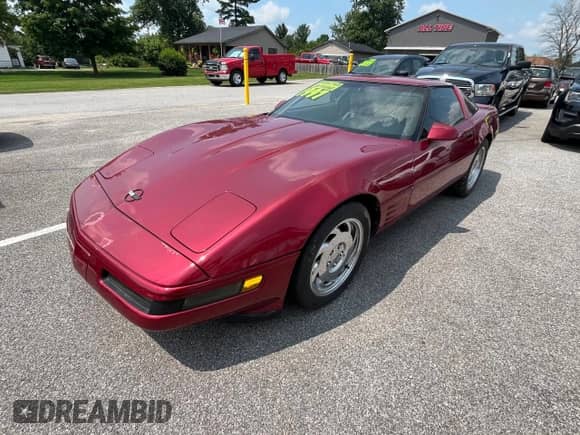 1993 Chevrolet Corvette with VIN 1G1YY23PXP5104890, listed as a Copart auction lot 82262124 with 82,698 mi miles and Clean title. Bid and sale history available at DreamBid. Image 2.