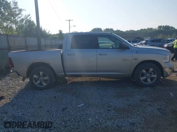 2013 Ram 1500 Big Horn z VIN 1C6RR7LT5DS621215, wystawiony jako IAAI lot #42881419 z przebiegiem 251 070 mil mil oraz . Historia ofert i sprzedaży dostępna na DreamBid. Obrazek 13.