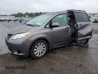 2017 Toyota Sienna LE с VIN 5TDJZ3DC1HS164656, выставлен на аукционе Copart как лот 69784995 с пробегом 81 120 миль миль и Списание • Salvage title. История ставок и продаж доступна на DreamBid. Изображение 1.