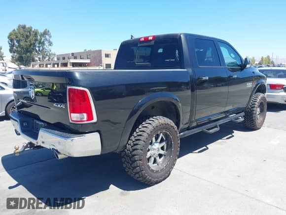 2018 Ram 1500 Laramie with VIN 1C6RR7NM5JS338590, listed as a IAAI auction lot 42922478 with 91,939 mi miles and . Bid and sale history available at DreamBid. Image 4.