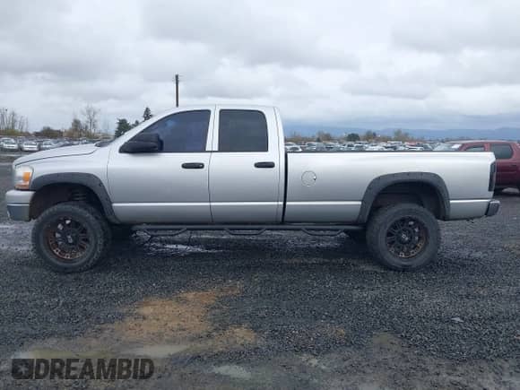 2006 Dodge 2500 SLT z VIN 1D7KS28C16J172981, wystawiony jako IAAI lot #41807076 z przebiegiem 350 498 mil mil oraz . Historia ofert i sprzedaży dostępna na DreamBid. Obrazek 14.