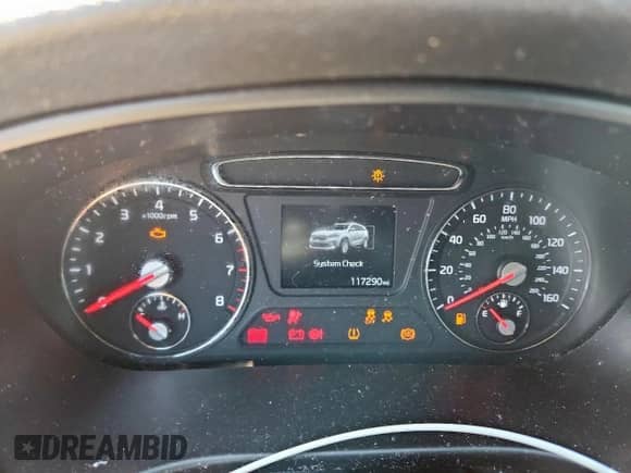 2020 Kia Sorento LX z VIN 5XYPG4A56LG615081, wystawiony jako Copart lot #86607445 z przebiegiem 117 290 mil mil oraz Czysty tytuł • Clean title. Historia ofert i sprzedaży dostępna na DreamBid. Obrazek 9.