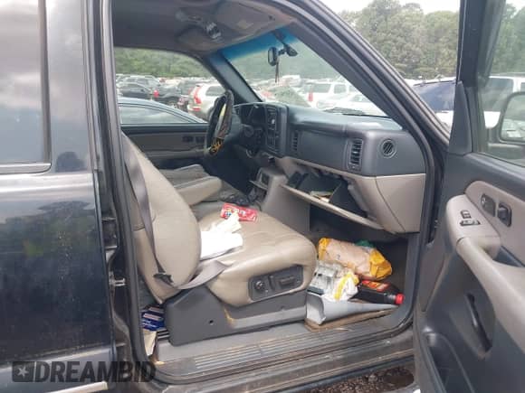 2000 Chevrolet Tahoe LS z VIN 1GNEK13T2YJ143668, wystawiony jako IAAI lot #42405617 z przebiegiem 249 357 mil mil oraz . Historia ofert i sprzedaży dostępna na DreamBid. Obrazek 5.