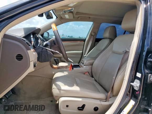 2012 Chrysler 300 C z VIN 2C3CCAET6CH274403, wystawiony jako Copart lot #59564625 z przebiegiem 117 281 mil mil oraz Szkoda całkowita • Salvage title. Historia ofert i sprzedaży dostępna na DreamBid. Obrazek 7.