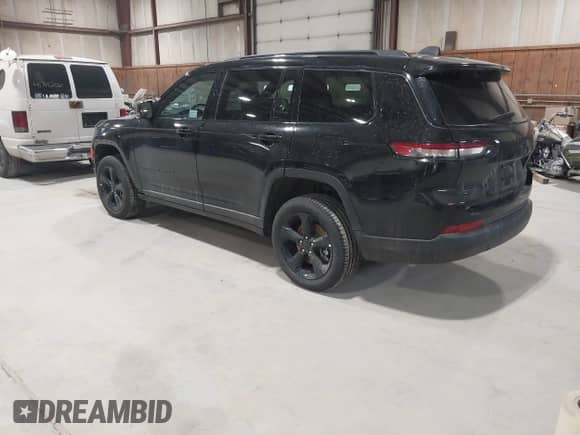 2025 Jeep Grand Cherokee Limited with VIN 1C4RJKBG2S8632657, listed as a IAAI auction lot 41669674 with 1,582 mi miles and . Bid and sale history available at DreamBid. Image 3.